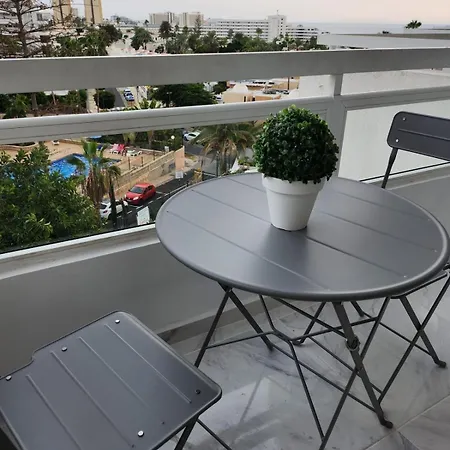 Las Americas Evening Escape With Air Conditioning! Lejlighed